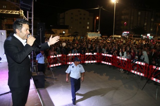 ABDURRAHMAN ÖNÜL’DEN MUHTEŞEM KONSER