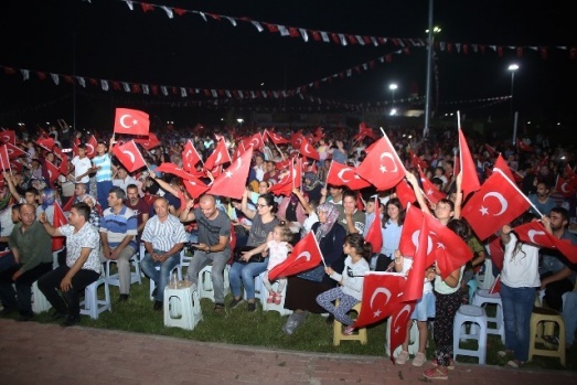 ŞÖLENİN İKİNCİ GÜNÜNDE VATANDAŞLAR UNUTULMAZ BİR GECE YAŞADI