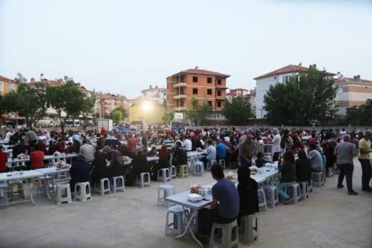 İFTAR SOFRASI ALACASULUK MAHALLESİ’NE KURULDU