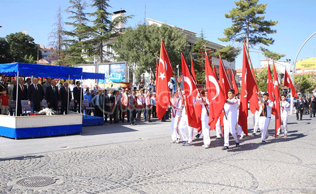 İSMET PAŞA'DA KUTLANDI