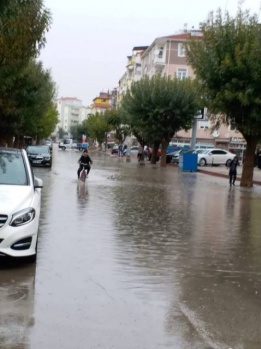 ÜNVER; "Neyse ki 6 ay sonra yerel seçim var"