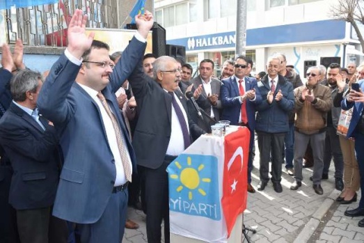 İYİ PARTİ SEÇİM OFİSİNİ KARAMAN HALKININ HİZMETİNE AÇTI