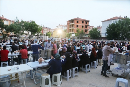 İFTAR SOFRASI ALACASULUK MAHALLESİ’NE KURULDU