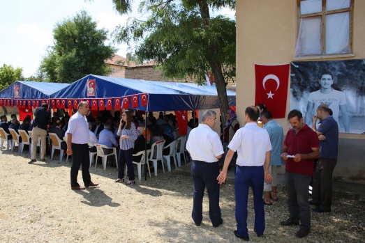 15 TEMMUZ ŞEHİTLERİ İÇİN ANMA PROGRAMI DÜZENLENDİ