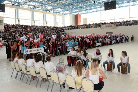 KMÜ'DE MEZUNİYET COŞKUSUNU YAŞADI