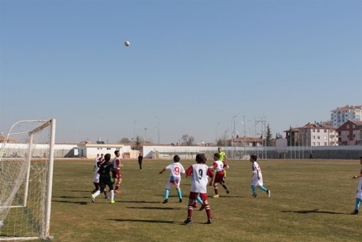 KÜÇÜKLER FUTBOL MÜSABAKALARI