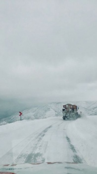 112 EKİPLERİ KAR KIŞ DEMEDEN HASTALARIN İMDADINA KOŞUYOR