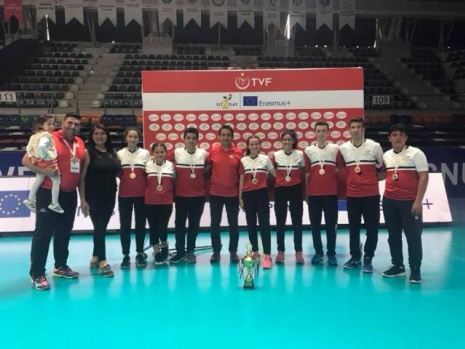 OTURARAK VOLEYBOL’DA İTALYA BİLETİ KARAMAN’IN