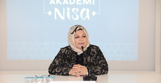 Akademi Nisa’da İlk Ders ''Kadının Siyasetteki Yeri'' Konuşuldu