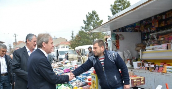 Pazarcı esnafından ’evet’ kampanyasına destek istediler