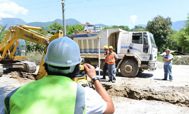 Alanya’nın Oba Mahallesi’ne kanalizasyon hattı döşeniyor