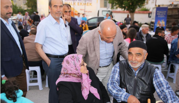 Karaman'da Topucak Mahallesi iftar sofrasını misafir etti