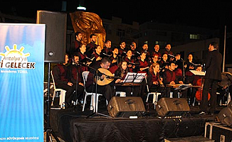 Gecede tasavvuf müziği ve ilahiler söylendi